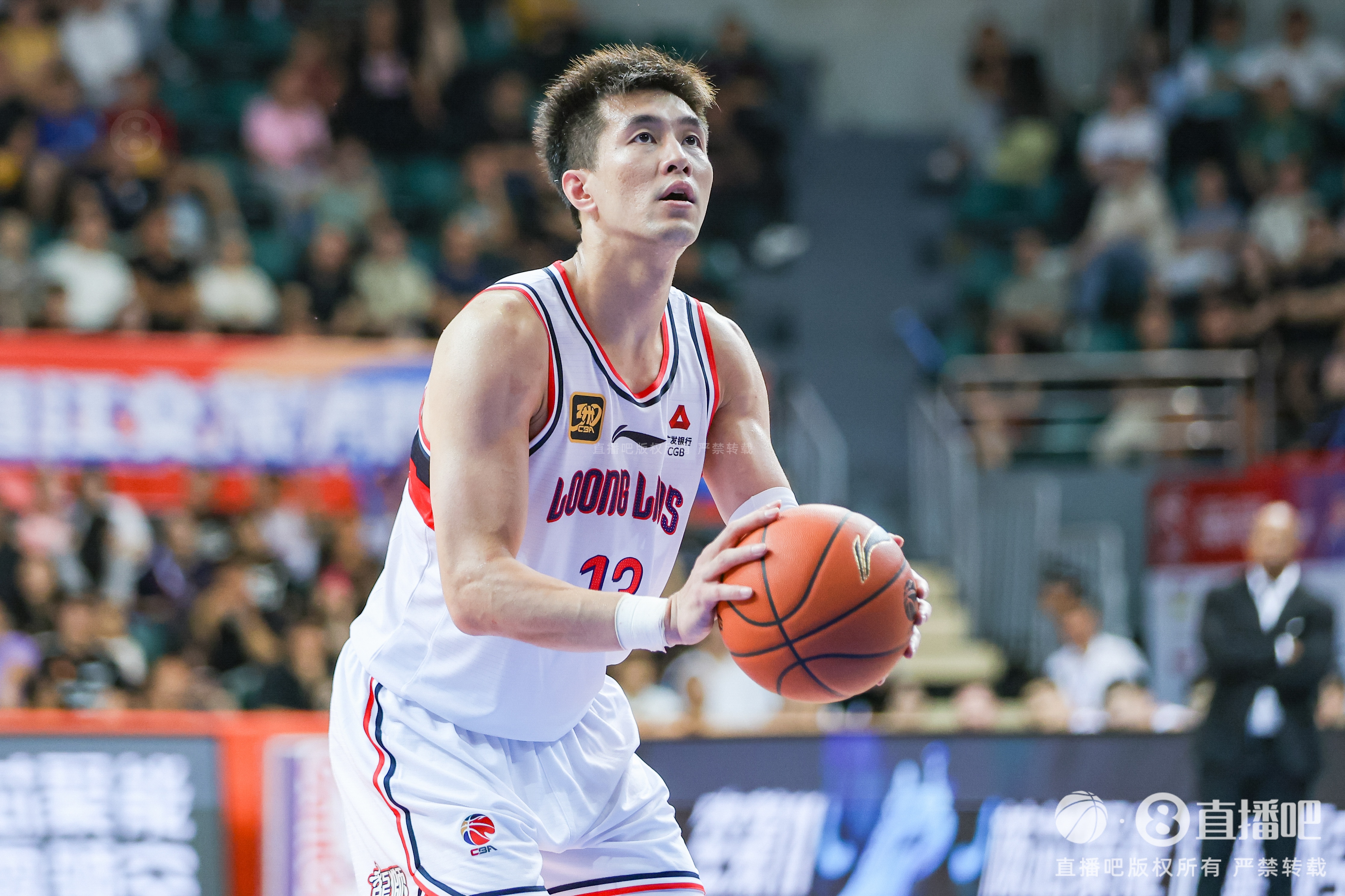 IM电竞-进攻端还是有两把刷子！郭艾伦半场7分钟连续秀操作 拿到7分2板